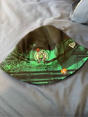 New Era Boston Celtics Green & Black Graphic Bucket Hat